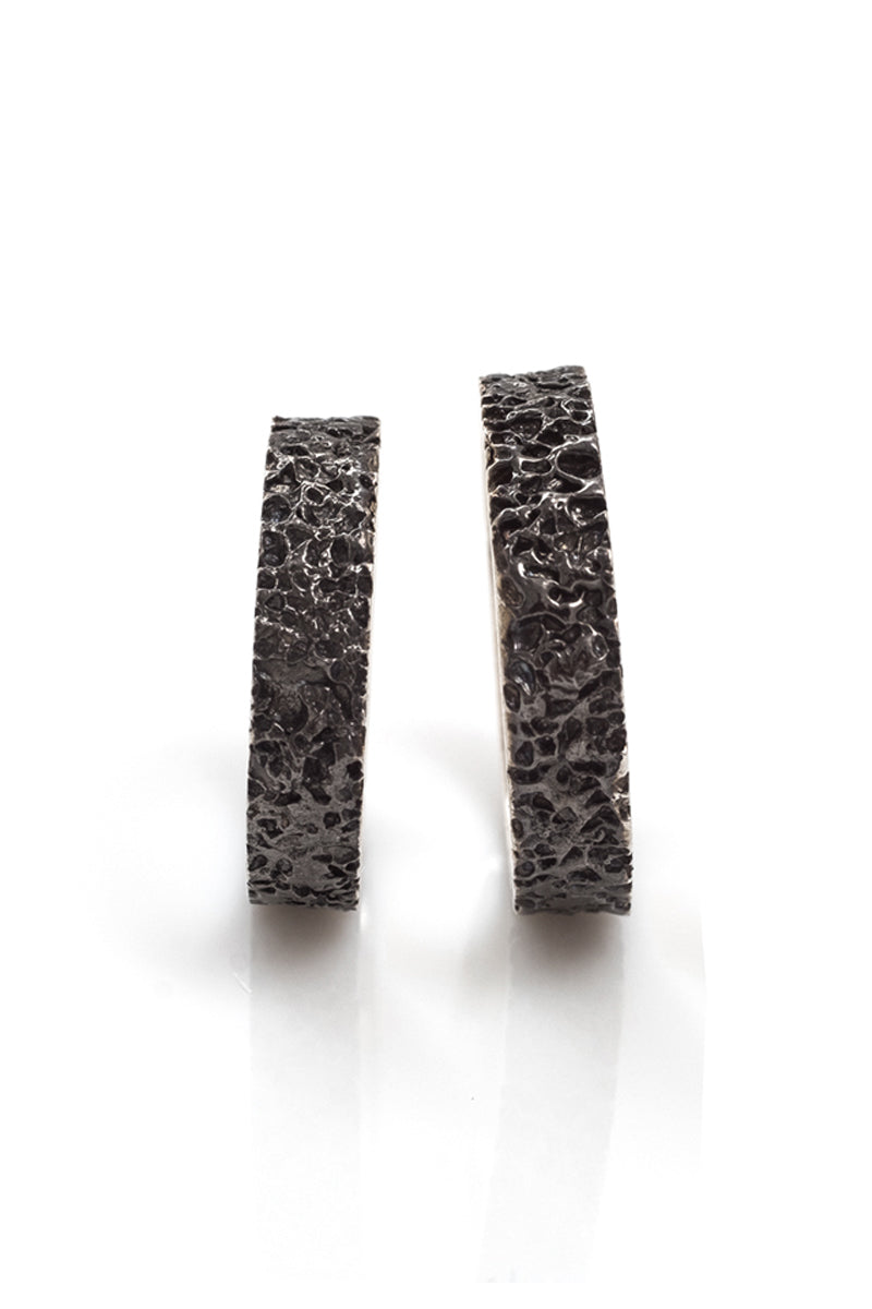Black Sand Print Gold Rings