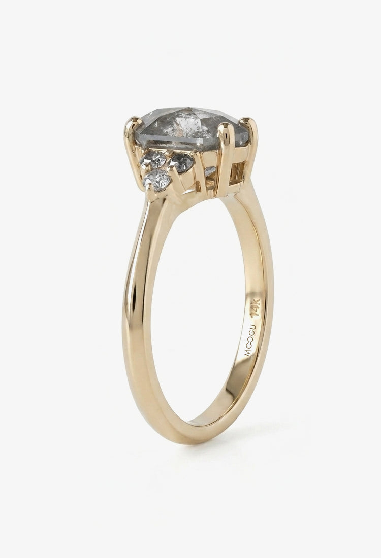 Detaliu diamant Salt & Pepper 1 ct inel logodnă Prisma, pietre laterale, MOOGU® lucrat manual