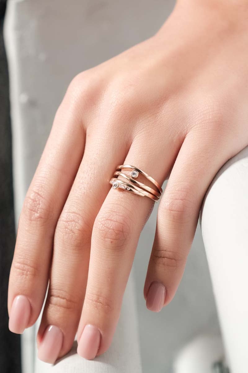 Shiny Waves Engagement Ring