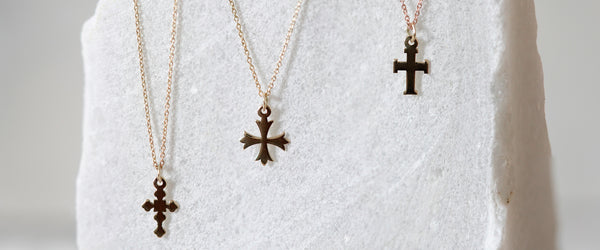 Crucifixul, cel mai folosit simbol în fashion și în bijuterie